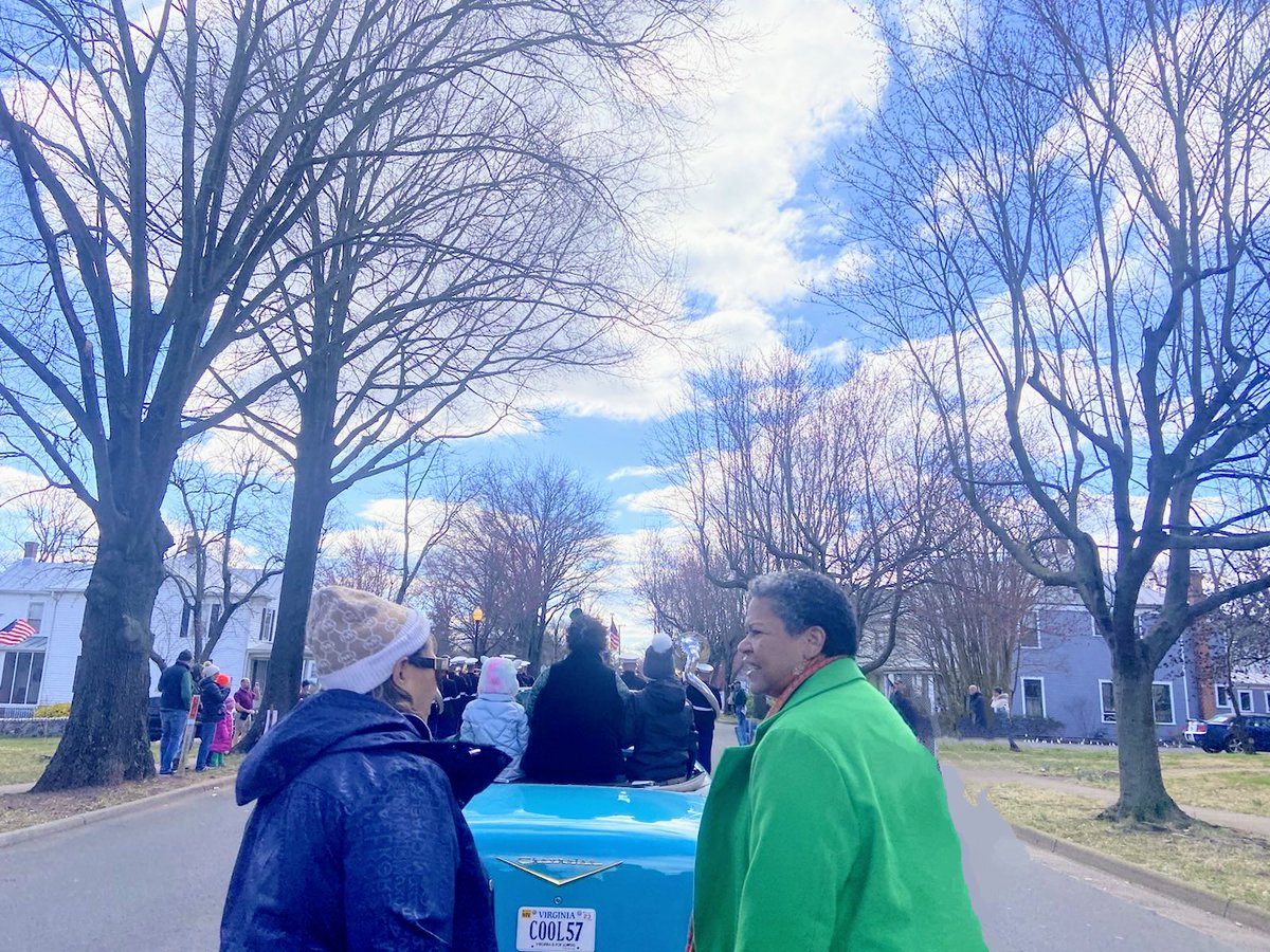 MichelleforVA's tweet image. What a fun morning at the St. Patrick&apos;s Day Parade in Old Town! I even met ppl who love skating as much as I do (@NOVARollerDerby) and so many more who make living here simply amazing. #OneCommunity
#OneCommonwealth