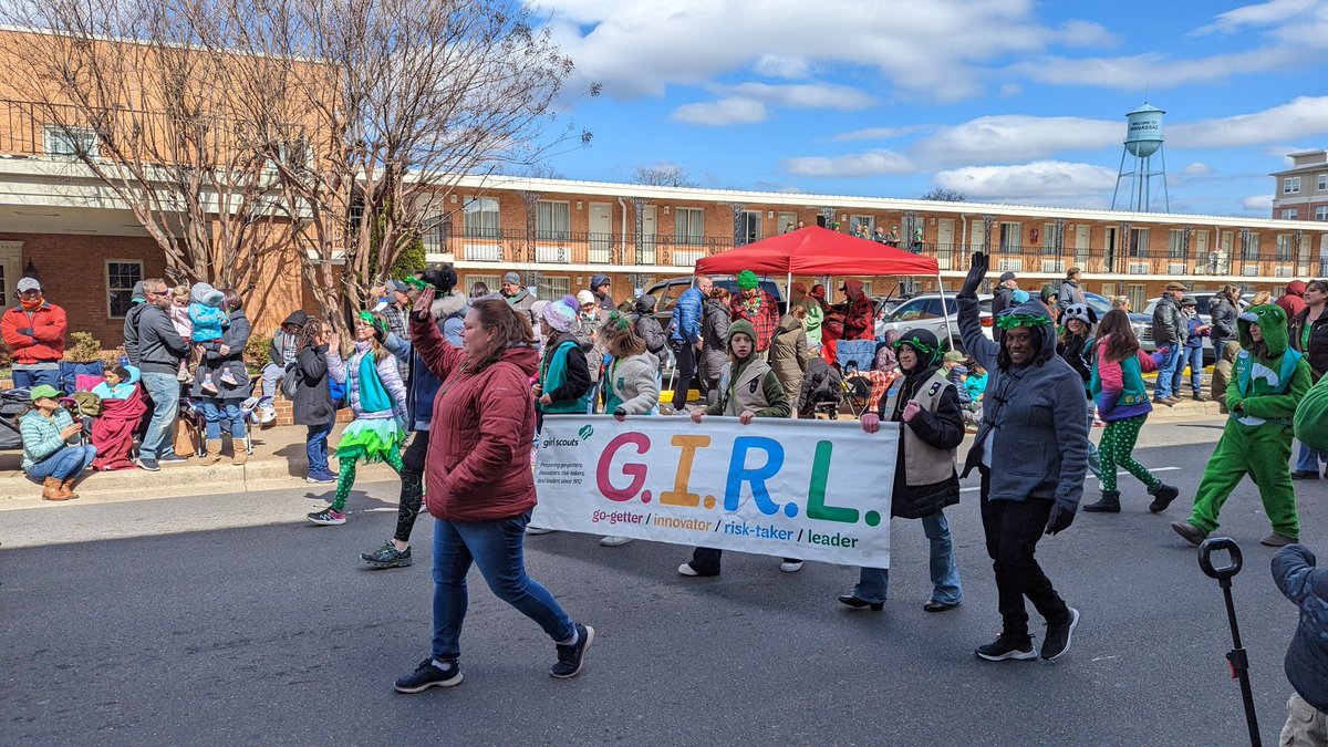 MichelleforVA's tweet image. What a fun morning at the St. Patrick&apos;s Day Parade in Old Town! I even met ppl who love skating as much as I do (@NOVARollerDerby) and so many more who make living here simply amazing. #OneCommunity
#OneCommonwealth