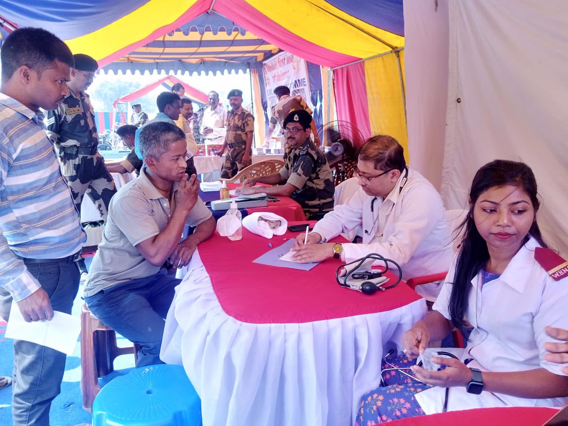 BSFNBFTR's tweet image. #BorderCommunity #WeCare

15 BN #FalconFifteen under the aegis of @BSFNBFTR conducted  𝐂𝐨𝐦𝐦𝐮𝐧𝐢𝐭𝐲 𝐋𝐮𝐧𝐜𝐡 with villagers of bordering villages  and 𝐌𝐞𝐝𝐢𝐜𝐚𝐥 𝐂𝐚𝐦𝐩, ensuring healthcare access for remote border communities.

@BSF_India @BWWA_India