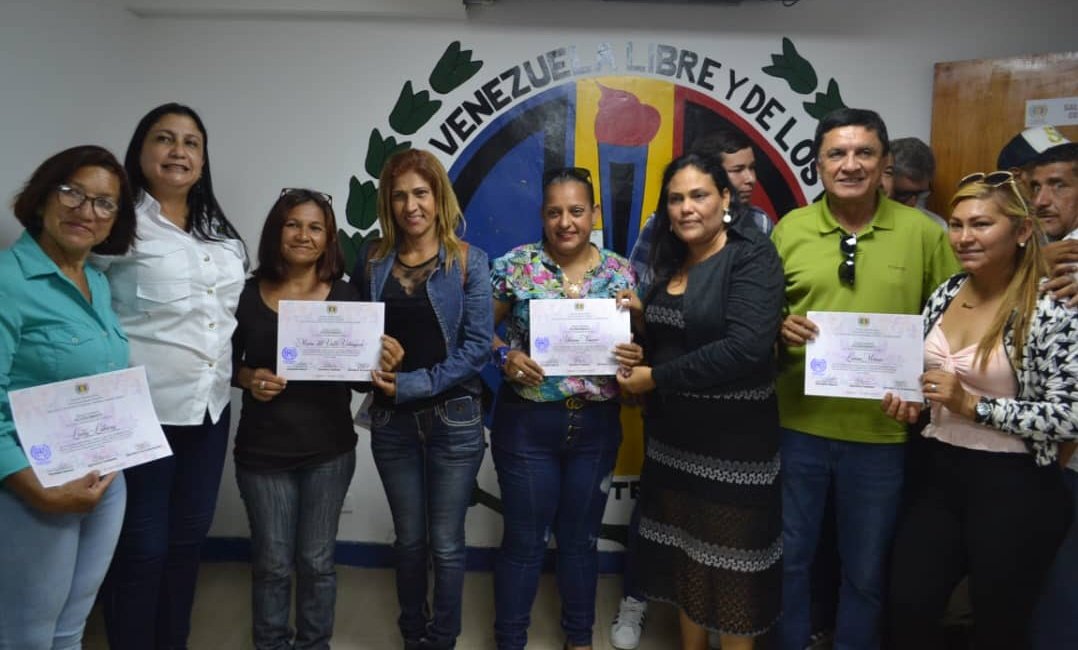 adnvaesparta's tweet photo. Un emotivo acto donde fueron reconocidas las MujeresADecas de los once Municipios, en el marco del Día Internacional de la Mujer. #11Mar 

#GoBernaremos #ADNuevaEsparta #ADEstaEnLaCalle https://t.co/WRn9joOJL3