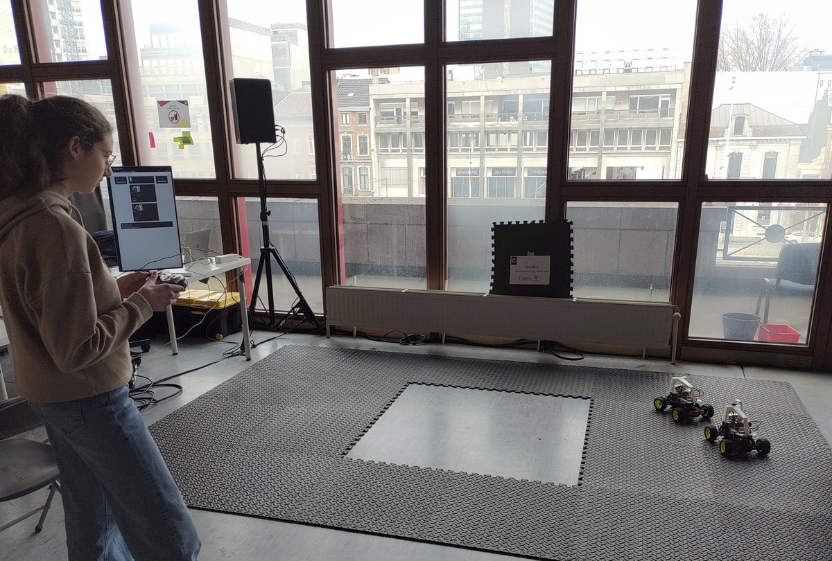 Démonstration pratique de cybersécurité durant le hackathon @citizensofwallo 
Une attaque informatique illustrée en direct sur des véhicules autonomes. Les technologies, failles et remèdes sont expliqués.
cetic.be/Hackathon-Citi…