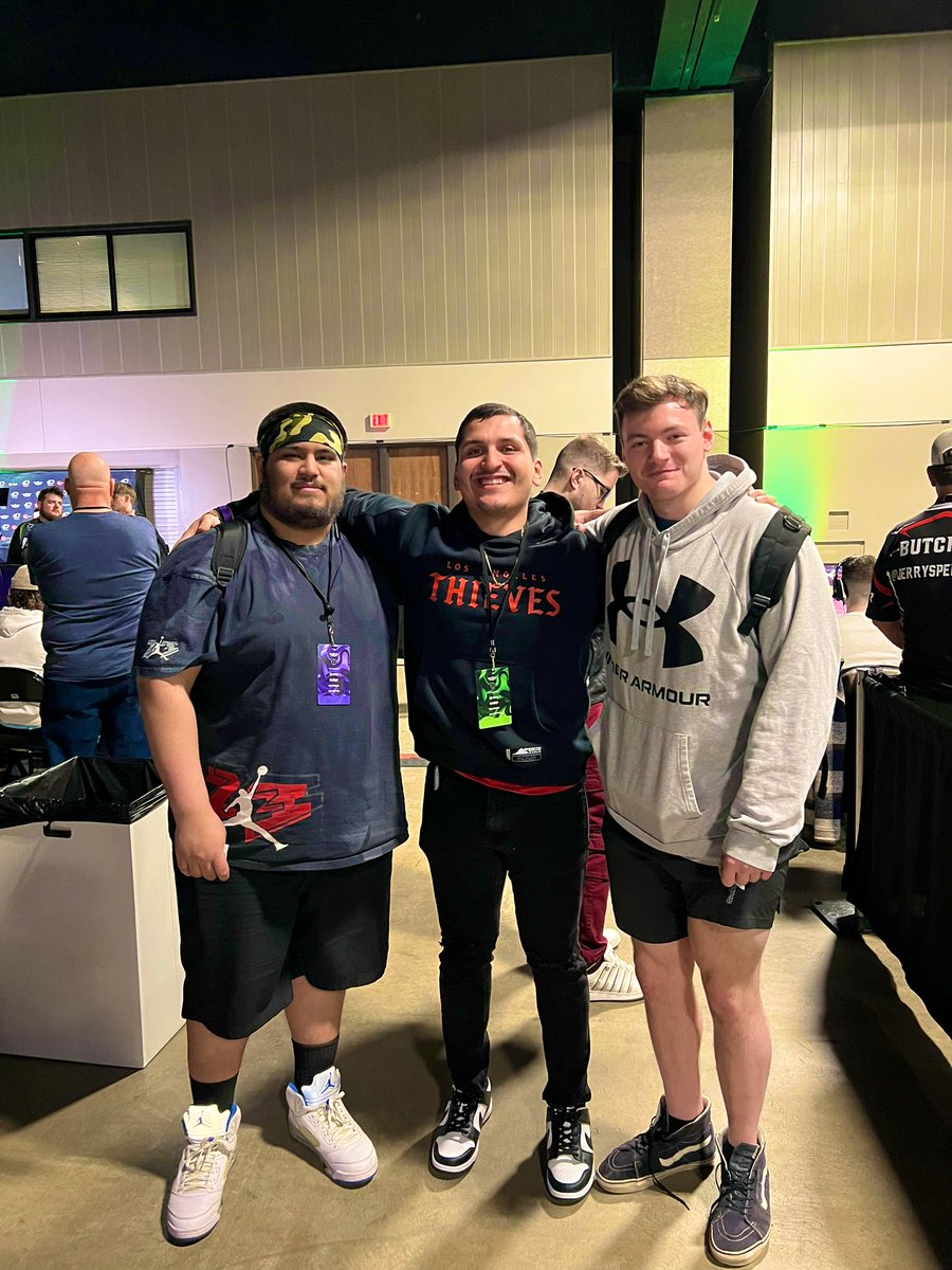 I finally got to meet my 2 homies <a href="/_BearXO/">BearXO</a> and <a href="/Pazelisbad/">PaZel</a>
