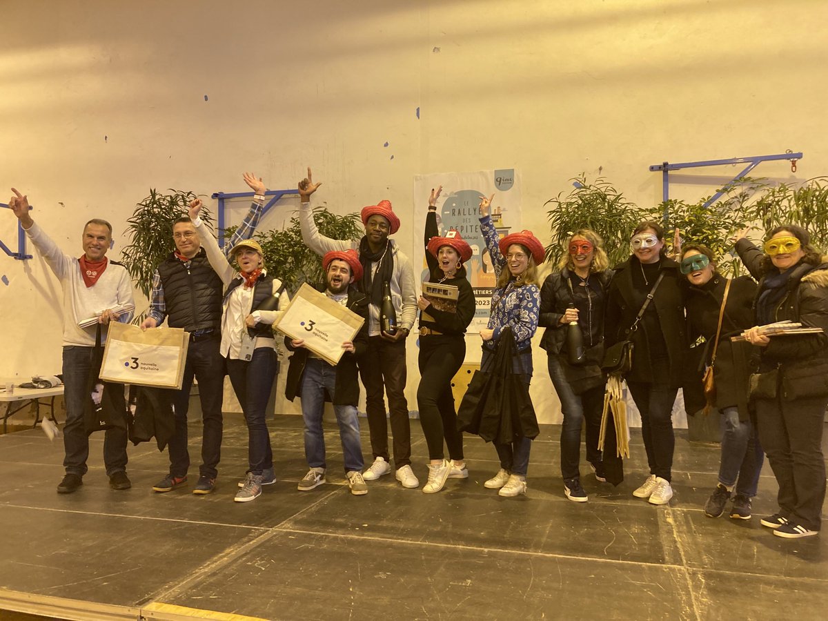 comf3aqui's tweet photo. Le temps des cadeaux et une équipe RH #France3 #NouvelleAquitaine valeureuse et fatiguée ⁦@RDPepites⁩ ⁦@VilledeTalence⁩ ⁦@NvelleAquitaine⁩ https://t.co/AeIJe7SFd0
