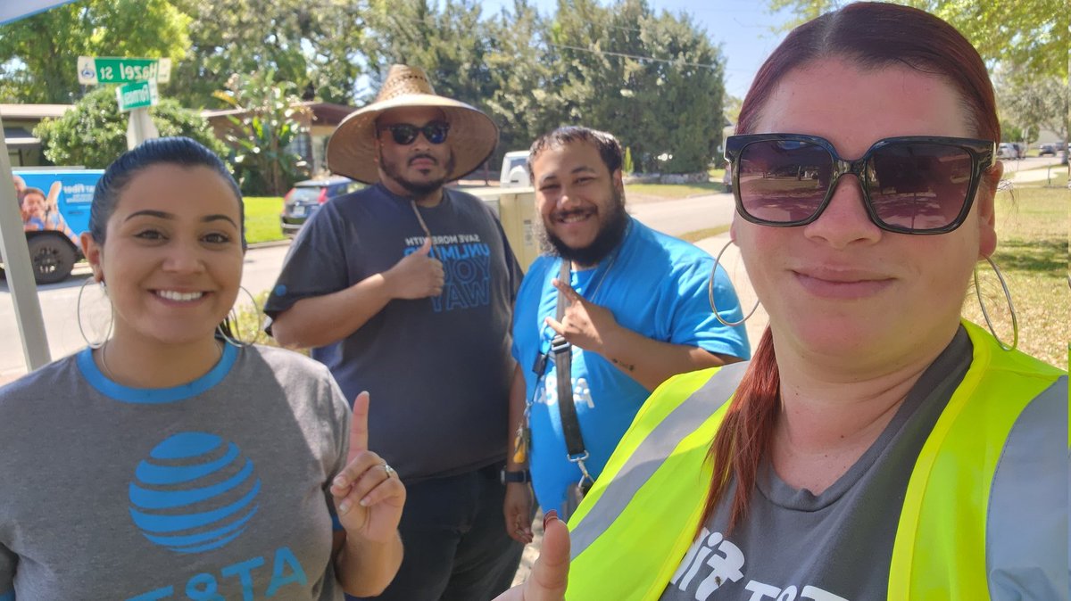 Out with the Noble Wirless team. We are Fiber FLexing at the park. College Park always such a welcoming community they love AT&amp;T Fiber 🫶