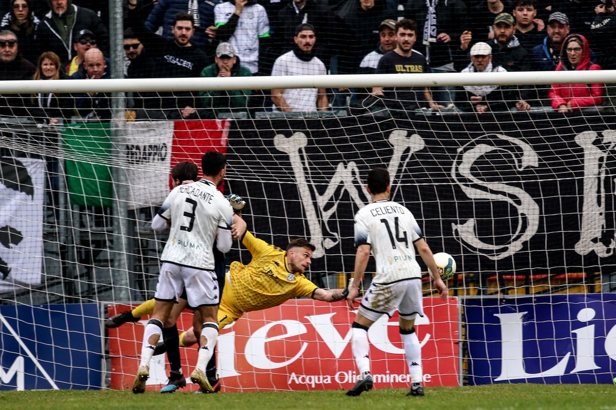 calciocesenafc's tweet photo. 📋 La photogallery di #GubCes 1-1
➡️ https://t.co/O0y8cJx1pF https://t.co/Tv8Z2v1A3U