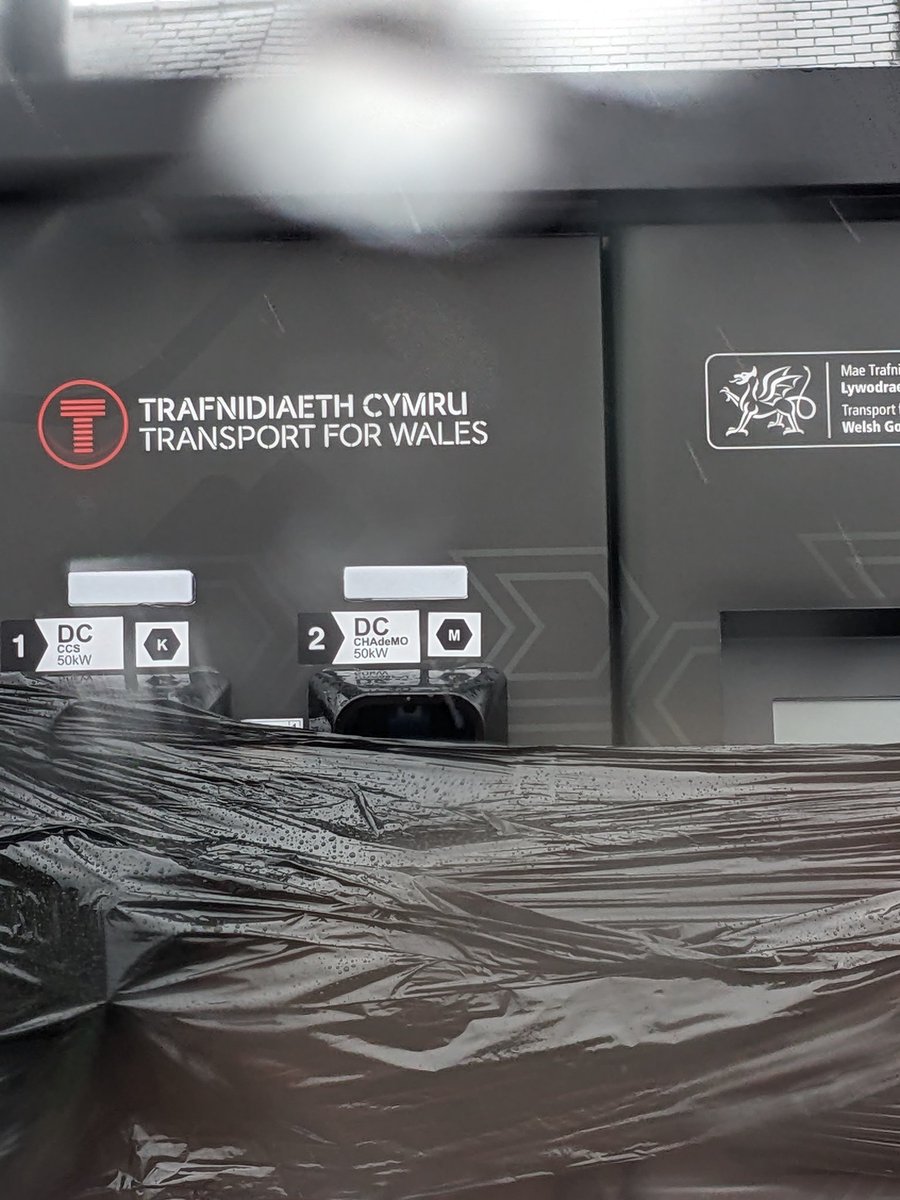 emrysbistro's tweet photo. Da iawn @transport_wales, newid weld bod dau pwynt gwefru CT newydd (2x 50KW DC chargers) am ddod i mewn... Diolch! https://t.co/kyeGEtCnbI
