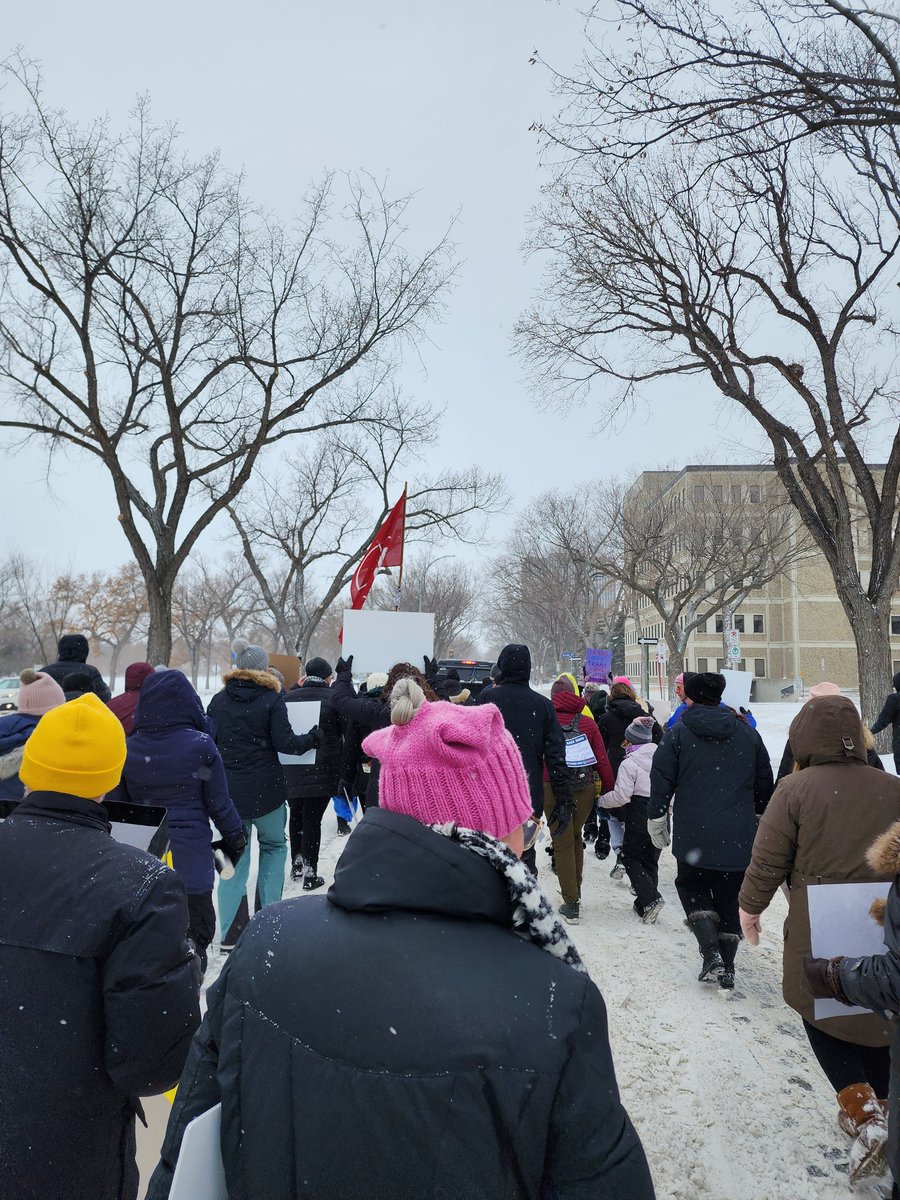 At the @WomensMarchYQR today! SGEU Human Rights & Equity Committee Chair Muna De Ciman pictured here providing marching beats 🥁 @YWCARegina #SGEUnion #WomensMarchRegina #EmbracingEquity