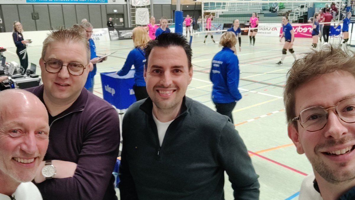 Vanavond is het team van A-FM Weekendsport op uitnodiging van <a href="/giess335/">Rene van der Giessen</a> te gast bij de wedstrijd Voltena Team Dames 1 - Arbo Rotterdam/Fast. <a href="/MPruijmboom/">Michel Pruijmboom</a> en @kevinjoosten geven het commentaar en <a href="/JanvanderStelt/">Jan van der Stelt</a> en <a href="/rikverhagen/">RikVerhagen</a> kondigen de spelers aan <a href="/1Voltena/">Voltena Dames 1</a>