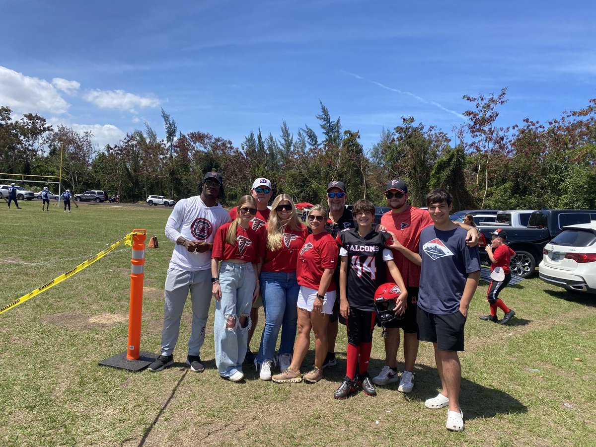 Spreading Gamecock love with my Puerto Rico family at Peewee Football Game!  🤙🏾. Let’s Go San Juan Falcons! Especially #44 Gonzalo Leal.  A little rest b4 we get after it next week.  Excited for the opportunity. Go Cocks! 🐓<a href="/GamecockFB/">South Carolina Football</a>