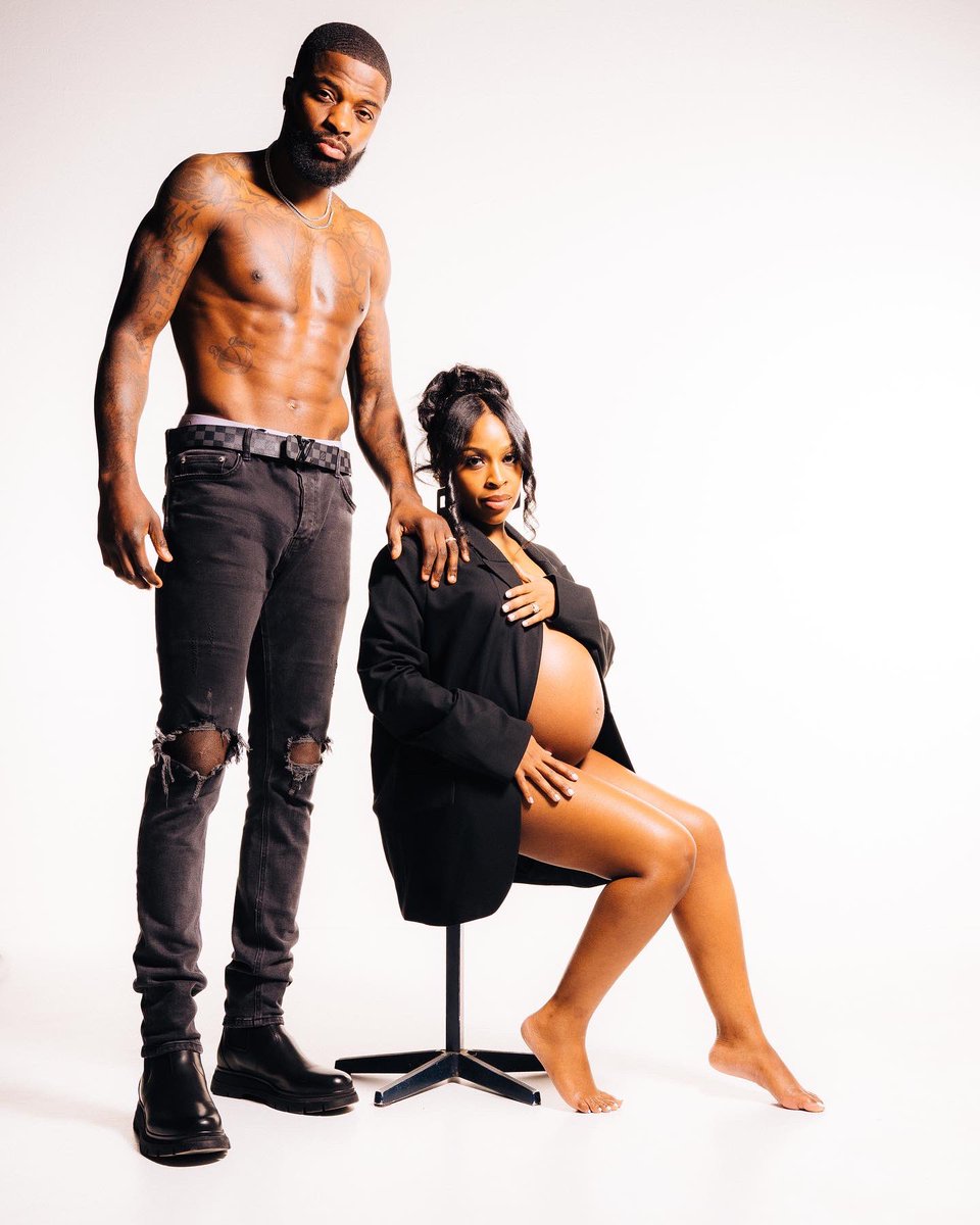 V_Taylor2's tweet photo. โจProverbs 12:4
.
.
โA wife of noble character is her husbandโs crownโ ๐๐ค
.
.
#MaternityShoot #MetDaddy #MetMama #Europe #BlackLove #MET #Photoshoot #Netherlands #DutchBaby #Explore #ProverbsWoman #CrownHEAVY https://t.co/dmzAAJdzy1