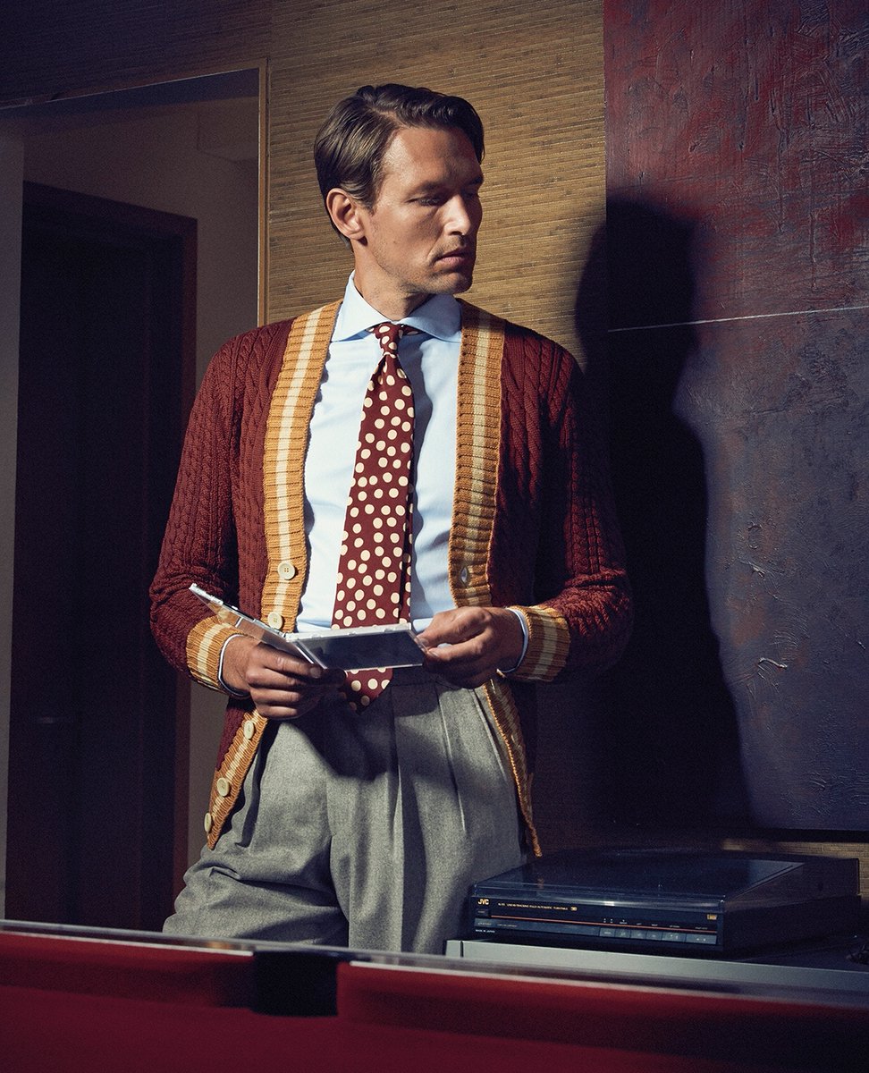Although once favoured by Frank Sinatra and Steve McQueen, the cardigan has had a hard time shaking its fusty associations. Here, The Rake makes a case for this practical garment.

l8r.it/d6IJ

#TheRake #StyleGuide
