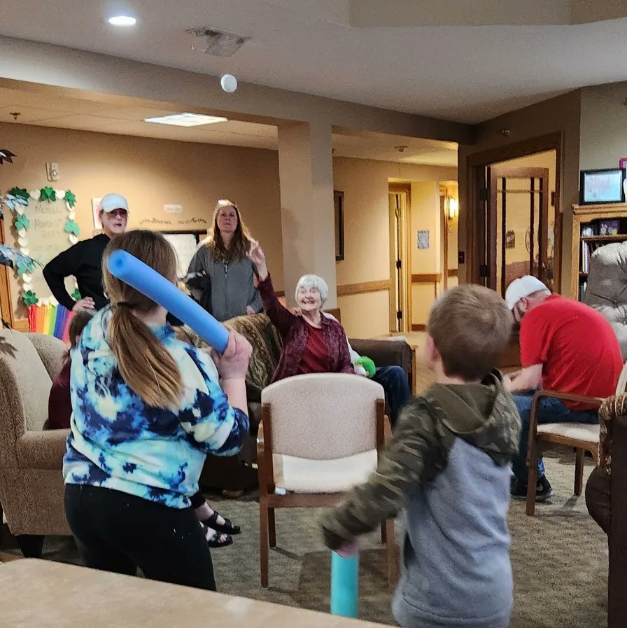 Thank you Eleeza Miller and the 5th &amp; 6th graders with Make a Difference Monday (MDM) 😊 for inviting us to take part in an opportunity to serve along side of them. We had fun with the residents from <a href="/GrandHavenComm/">Grand Haven</a>-> painting 🎨 bird houses 🏠 🐦, and playing catch ⚾️!