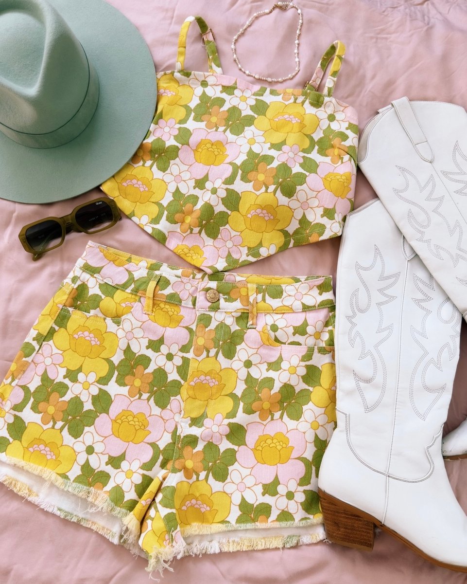 What Miley Cyrus meant when she said she can buy herself flowers✨🌸💛 Tap for all new Fresh Floral Denim