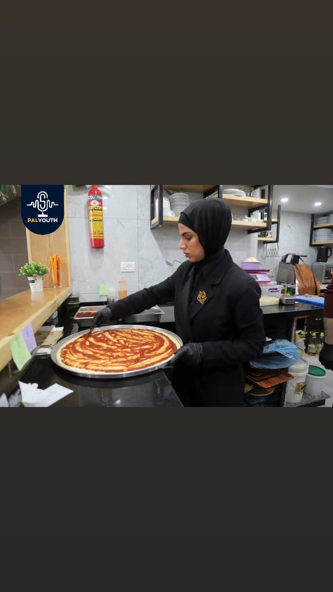 PalYouth4News's tweet photo. 📸 Pictures 》
Palestinian women are present in all places and in all fields.
Chef Walaa Aziz cooks meals inside a restaurant in Gaza City.

#PalYouth https://t.co/Q2zF9Ozhns