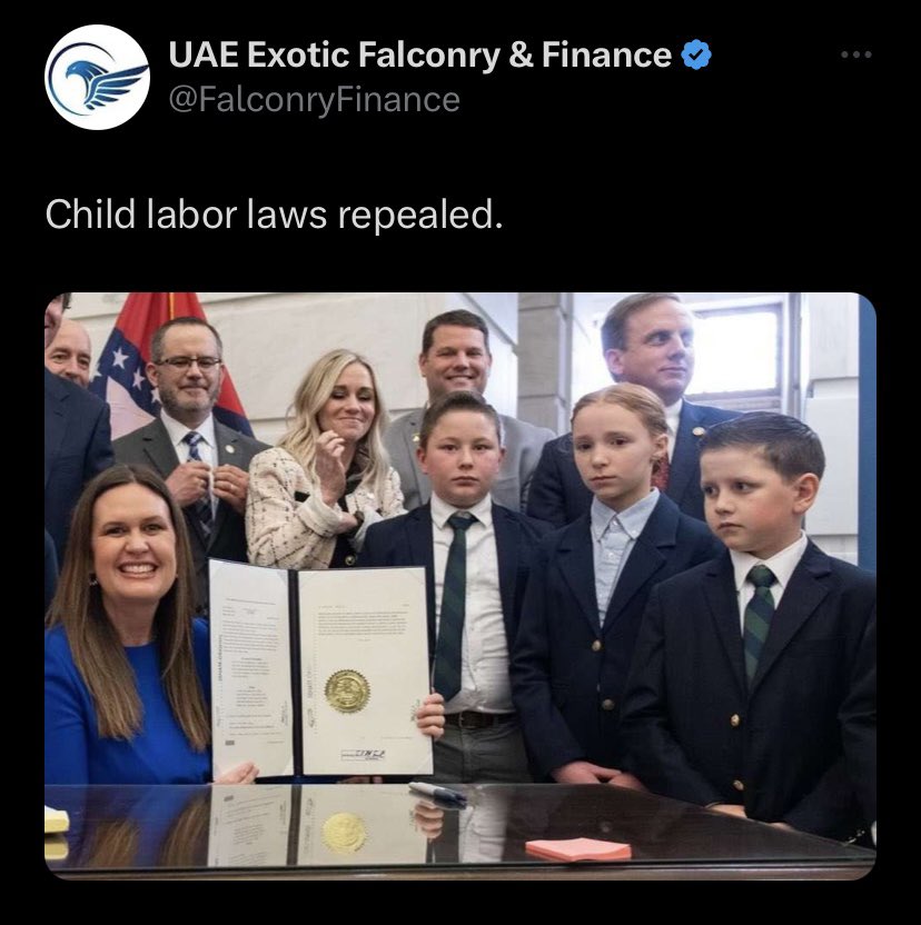 Teh_Snowflake's tweet image. This photo has big Dickensian energy.