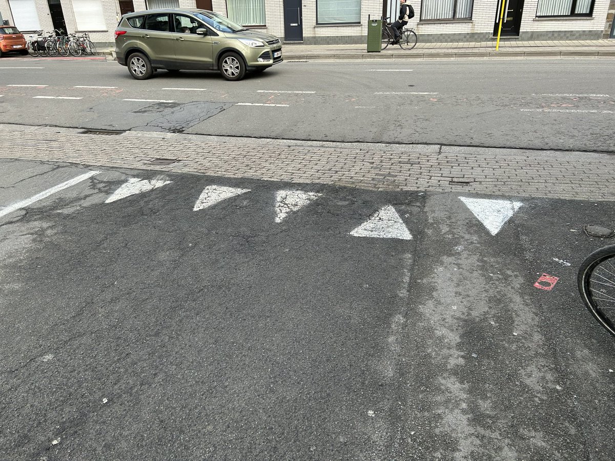 - De vacature is klaar! Ik twijfel wel wat over die ‘creatieve duizendpoot met een out-of-the-box mentaliteit’. Is dat nodig?

- Goh, niet echt nee. Maar bon, iedereen zet dat in zijn vacatures tegenwoordig. Trouwens, wat kan er fout gaan?