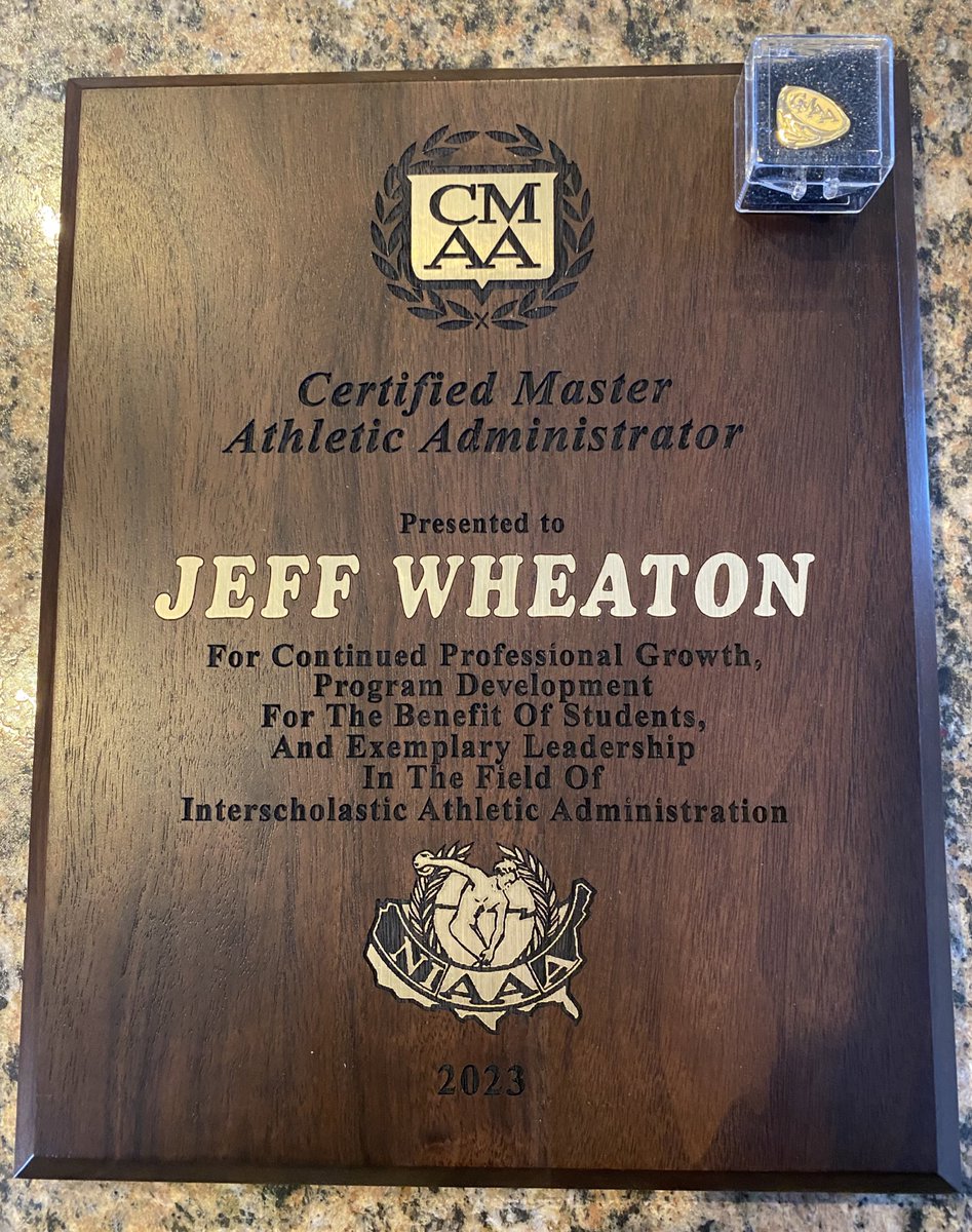 Thank you to the NIAAA for the CMAA plaque and pin @NIAAA9100. #NeverStopLearning #EducationBasedAthletics