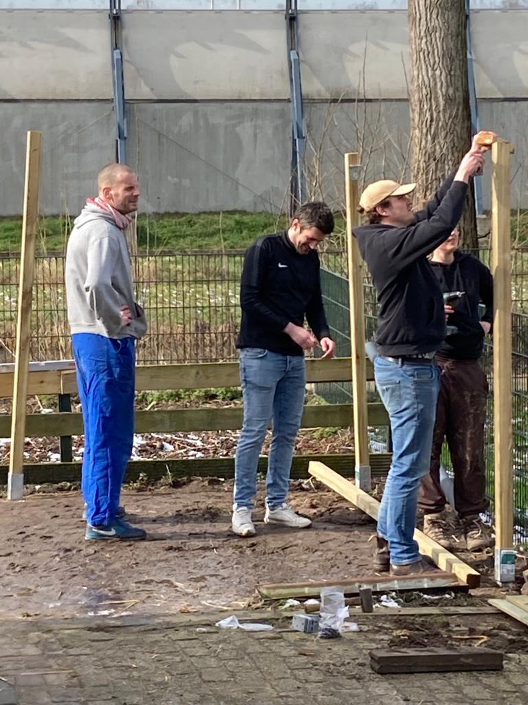 Otterspoor's tweet photo. #zaterdag hebben medewerkers van #DeFabrique in #Maarssen tijdens #NLdoet vele klusjes gedaan op #kinderboerderij #Otterspoor in #Stichtsevecht. Onze dank is groot. Het was een leuke en #gezellige dag met mooie resultaten. https://t.co/E2Jth13jMB