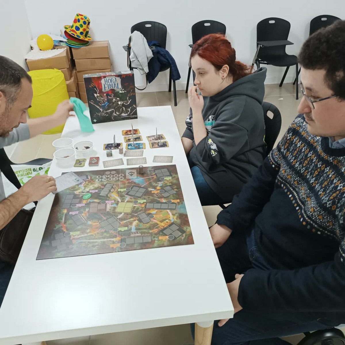 Ayer tocó jornada de juegos de mesa en homenaje a Lovecraft con <a href="/elsolitarioJM/">ElSolitarioJM</a> y muy feliz ☺️