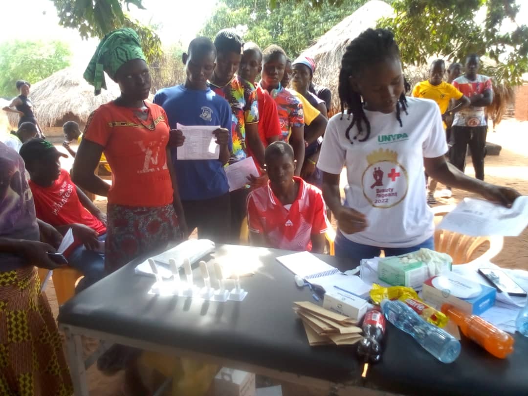 MAISHA team carrying out HIV test at Madi. Operation know your status.
