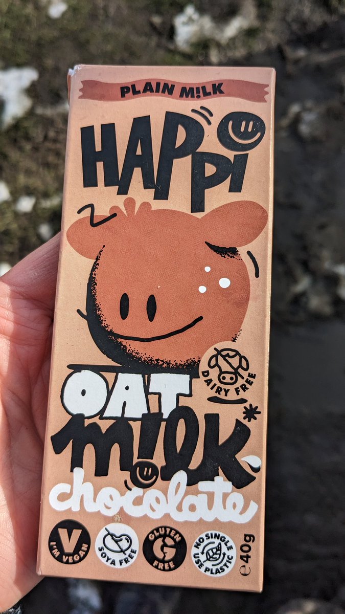 VeganOlive1's tweet image. Anyone tried this #Happi oat milk chocolate...it&apos;s #Vegan #Glutenfree and delicious thanks for introducing me @veganrebs ☺️😋😍🌱🌻❤️