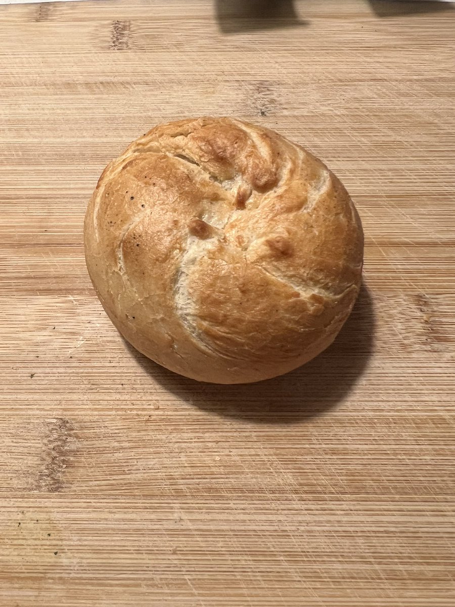 HerrDackel's tweet image. Hab beim #Heurigen ein echtes #Wachauer #Laberl (Nur mit dem „S“am Boden) mitgenommen😋🥰