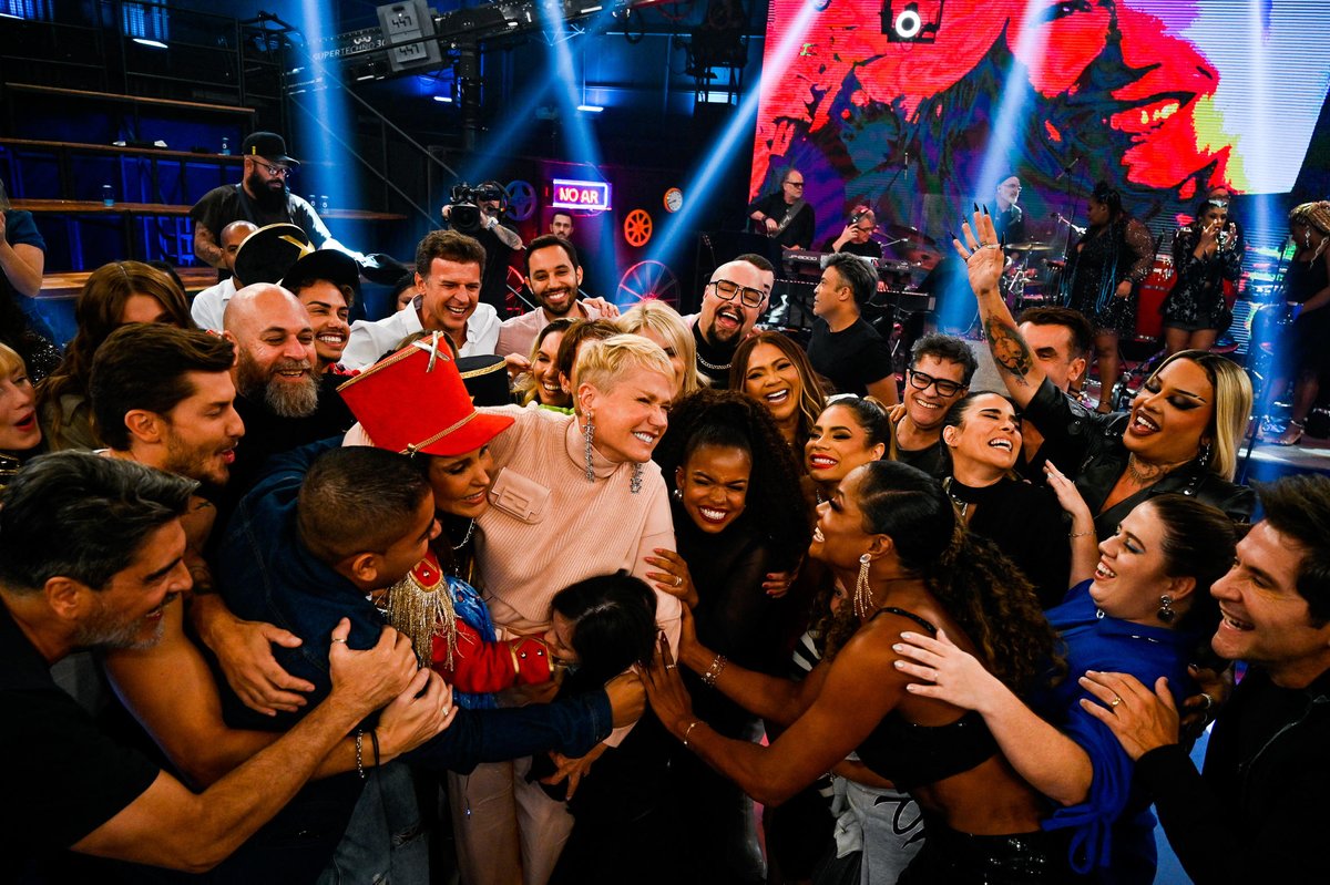 pdepopbr's tweet image. RAINHA!

Para celebrar os 60 anos de Xuxa Meneghel, o 'Altas Horas' preparou um programa xuper especial, com a participação de Sasha, Junno Andrade, Gloria Groove, Lexa, Wanessa Camago, suas paquitas Andrea Veiga, Andrezza Cruz, além de lindas homenagens!

📸 Globo/ Bob Paulino