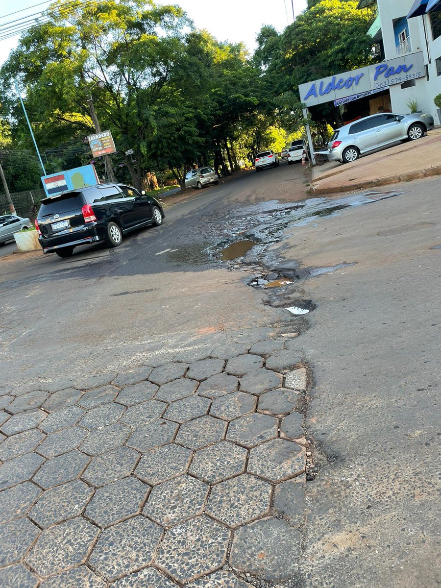 AugustinaRFleit's tweet photo. @amifera Calles para los nuevos buses!
#SOSCDE
#YoCreoBaches https://t.co/D4PeM0i6cj