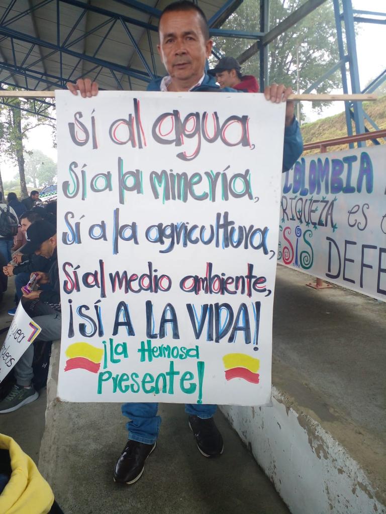 humortula's tweet photo. @susanamuhamad Ministra, con todo respeto, pero ellos también hacen párate de la comunidad y se encuentran en tamesis. ¿Por qué le tiene tanto miedo al desarrollo? https://t.co/vfFSCDJ3eF