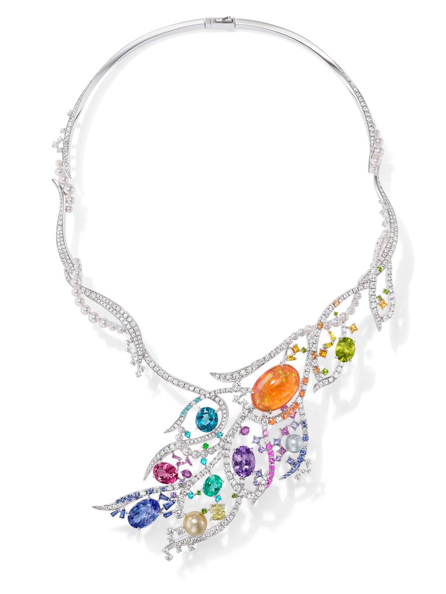 Joyasconhistor2's tweet image. Collar de oro blanco, perlas Akoya, perlas de los Mares del Sur, diamantes, ópalo de fuego, tanzanita, turmalinas, zafiros (azul, rosa, amarillo, violeta) y granates #PrabalGurung