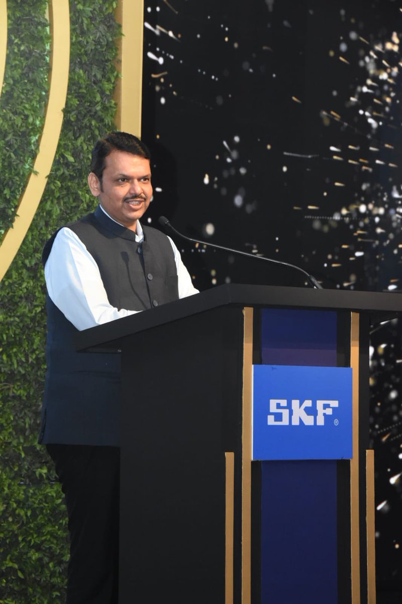 Dev_Fadnavis's tweet photo. Congratulations to SKF India for completing 100 years in India !

Spoke at the centenary celebration program of SKF India, this evening in Pune.
Hon Union Minister @gssjodhpur ji, officials from Swedish Govt and embassy, SKF were present.

It is heartening that SKF’s one of the 6 units of India is in Pune.
I wish them more success and may SKF start 6 more units in India and may maximum of them be in Maharashtra ! 😊

@SKFgroup