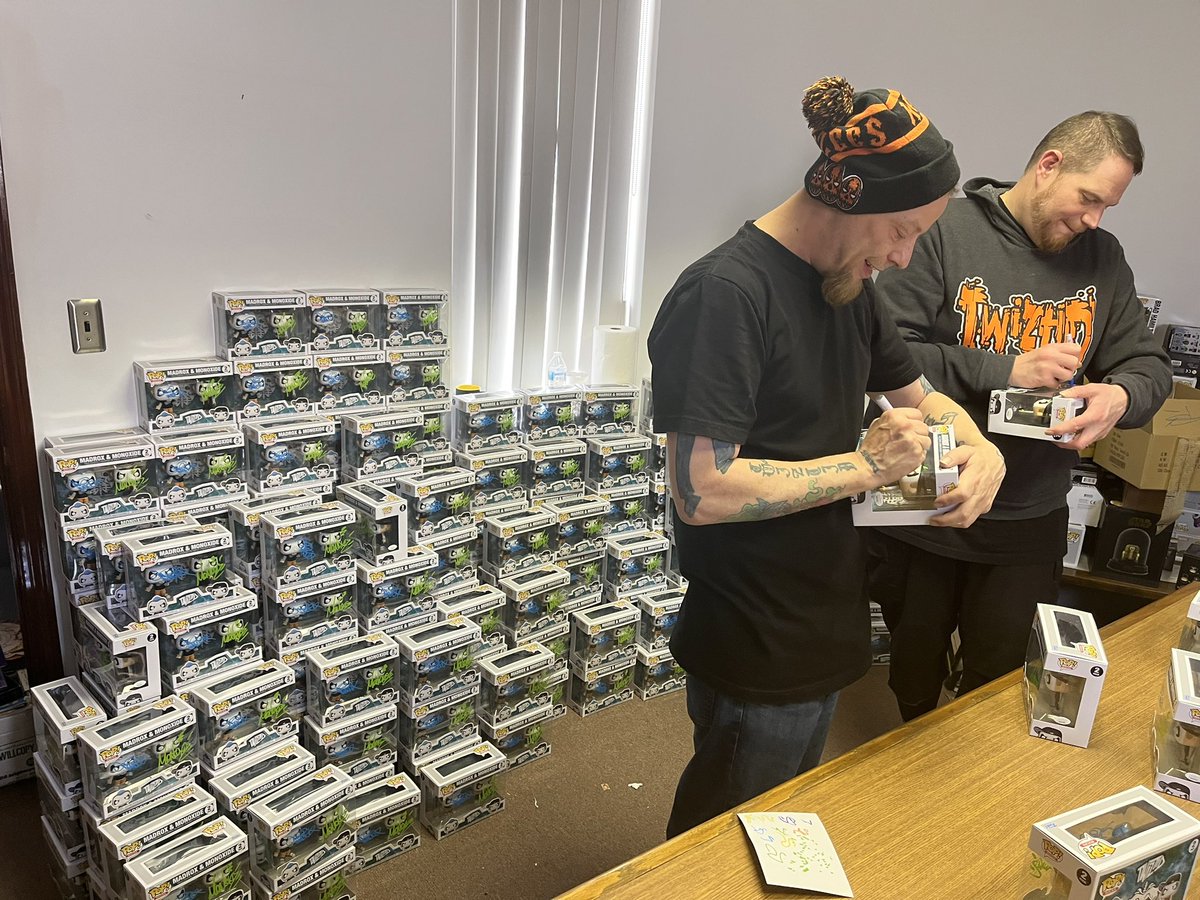 tweetmesohard's tweet photo. You want autographed Twiztid @funko’s? Well, we got them for a limited time! Customize them to your liking  ➡️  https://t.co/oOkKgYxj2L https://t.co/RNZdmr5XQv