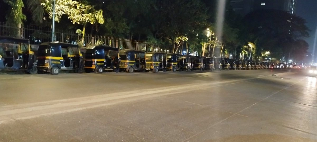 iamsachinchand's tweet photo. This is the parking lot allotted by BMC which is cause of an accident if this is not removed we citizens will be forced to take legal action against goons whom you have allotted these parking

@MumbaiPolice @MumbaiRTO https://t.co/W4XZJqjVBP