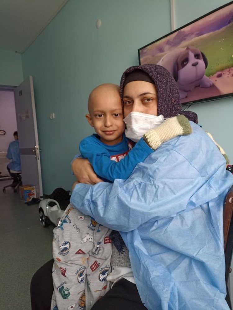 Koca koca adamlar, hakimler, savcı beyler, ölümün kıyısında yaşayan bir çocuğun hayatıyla oynuyor, akşam da hiçbir şey olmamış gibi evlerine çoluk çocuklarının yanlarına gidiyorlar. Şu yasayı bir an önce Meclis’ten geçirin artık. <a href="/adalet_bakanlik/">T.C. Adalet Bakanlığı</a> 

YusufKerime AnnesiniVerin