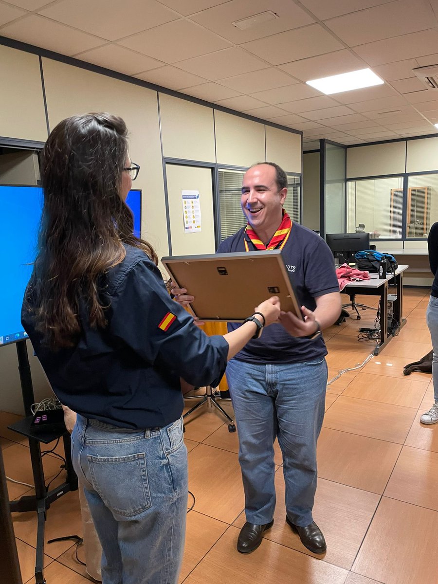 scoutsfee's tweet photo. La asamblea ha acordado entregar el lince de plata, el máximo reconocimiento de nuestra entidad, a @eliaspy por su servicio extraordinario al Movimiento Scout nacional. ¡Gracias por tu compromiso! 🤩🙌🏼 https://t.co/bHC2ENdAEi