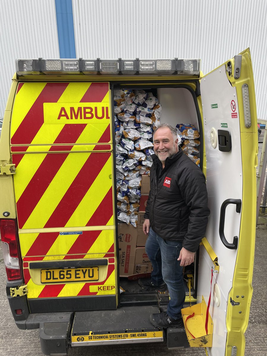 If you’ve unexpectedly got some free time <a href="/GaryLineker/">Gary Lineker</a> you can join us on our convoy to Ukraine 🇺🇦 and hand deliver these <a href="/walkers_crisps/">Walkers Crisps</a> - got 10 vehicle convoy about to depart! 🤓🚑
