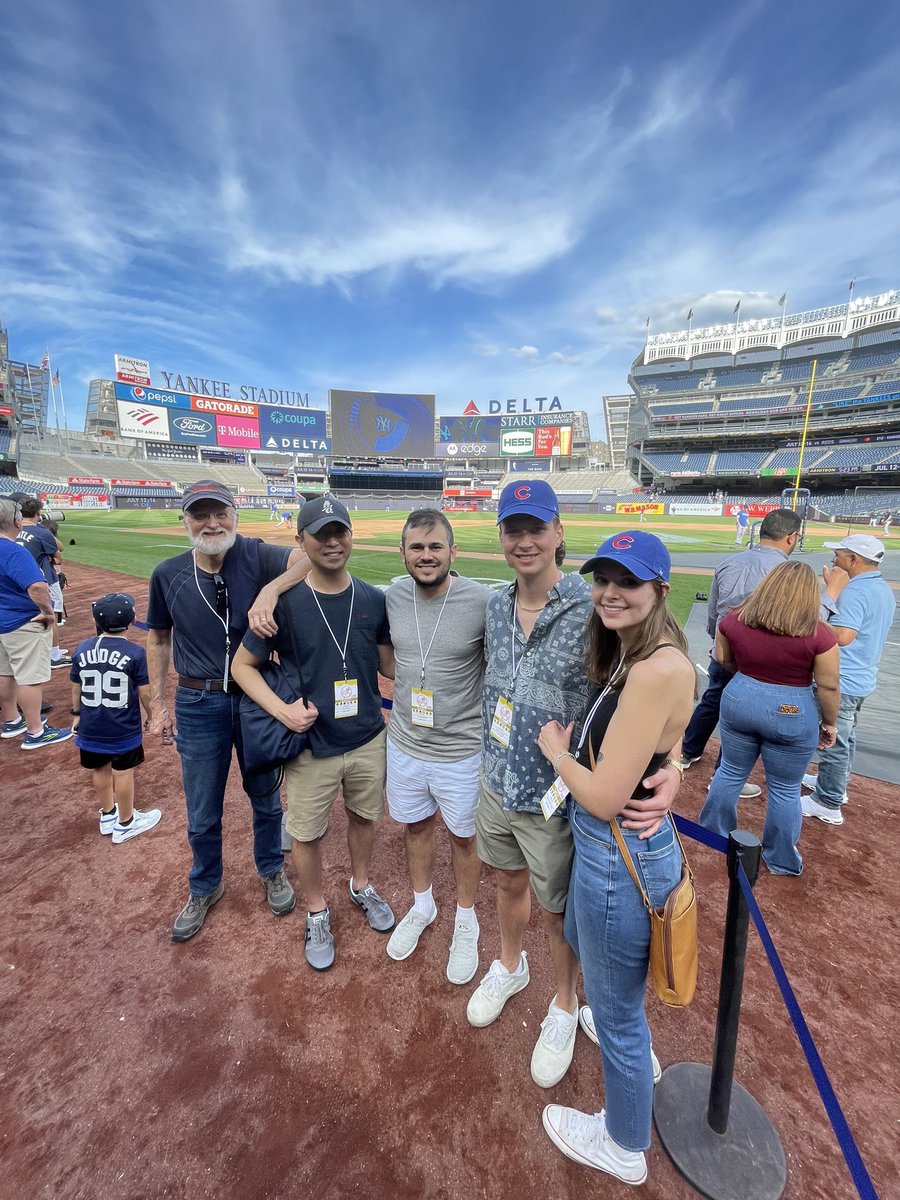 apglawGaming's tweet photo. 🧵 A thread of the VaynerSports Pass NFT (@vspass) events I’ve attended:

1. Cubs v. Yankees (6/10/2022): This was VSP’s first IRL event. @ajv took me on the field during batting practice to hangout and meet Cubs pitcher Rowan Wick. We later joined the other holders in the suite https://t.co/uOY5gu6Znk