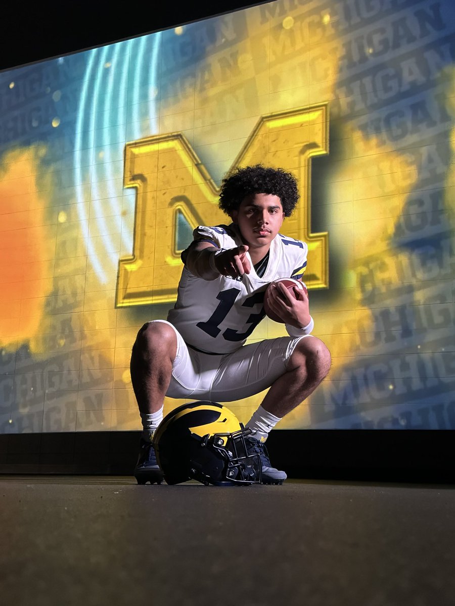 JonasWilliams_1's tweet photo. #agtg Blessed to receive an offer from The University of Michigan  〽️ @247recruiting @ChadSimmons_ @Rivals_Clint @Rivals @on3 @CoachJohnnyi @titcus @adamgorney @AllenTrieu @UMichFootball @CoachKCampbell https://t.co/IGXOTf141t