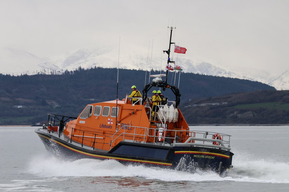 Saturday training exercise for Moelfre RNLI Tamar class lifeboat 16-25 Kiwi focussing on launch and recovery with four launches down the slipway. #lifeboat #rnli #lifeboats #moelfre <a href="/MoelfreLifeboat/">Moelfre Lifeboat</a>