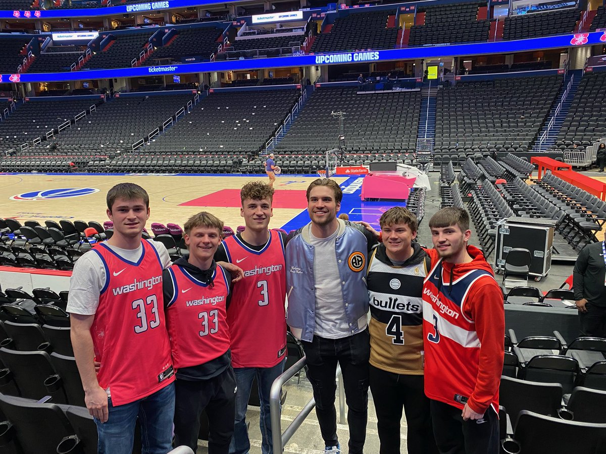 haagsolutions's tweet photo. Always been a @corey_kispert fan but he showed amazing class to come back out of the locker room to talk to these 5 SR boys while on their DC tour. Much appreciated!! @hunter_dinkins @NicholasLabes13 @cgalbreath15 @Miller_C27 @HaydenMelcher @ZagMBB #GoZags https://t.co/uoIcTf1R9V