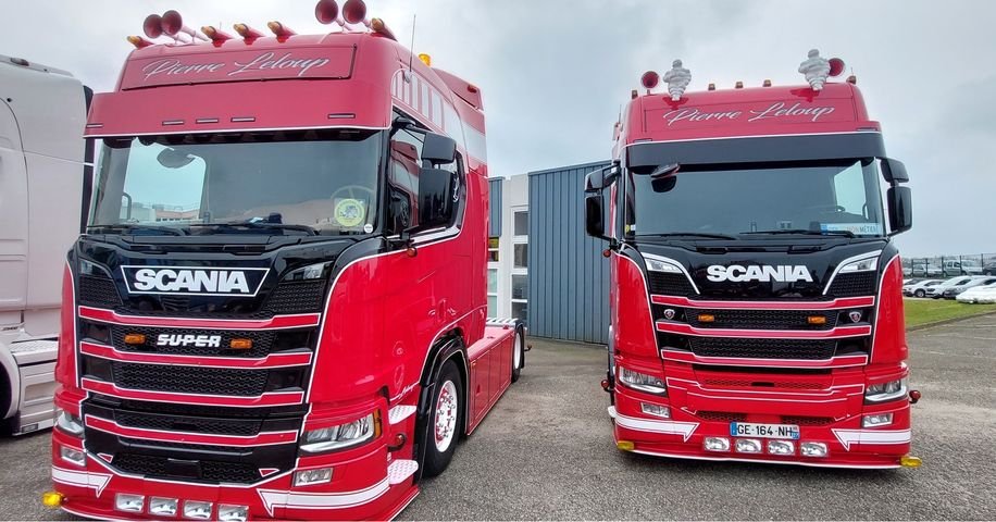 R0bertAndrew's tweet photo. Portes Ouvertes 2023, avec la présence des routiers et quelques uns des plus beaux camions de la région...
#lycéelavoisier #acnormandie #normandie #régionnormandie #bacproctrm @pierreleloup @legrain @DAtrans @transportsdova @levasseur @transportsmondon https://t.co/3ccztJq8q5