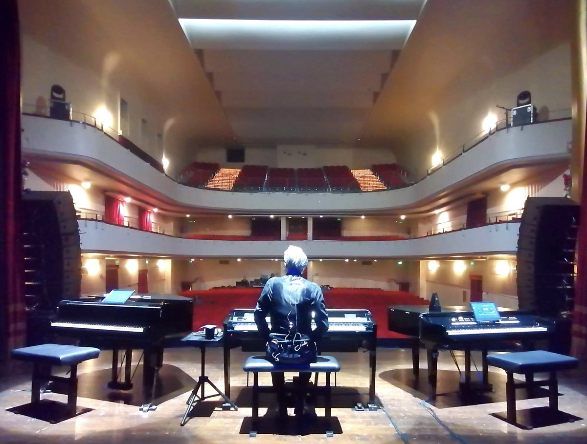 ClaudioBaglioni's tweet photo. #DodiciNoteSoloBis 

#Conegliano  
#TeatroAccademia 
#soundcheck 

@officialFandP https://t.co/1tfNPYTV71