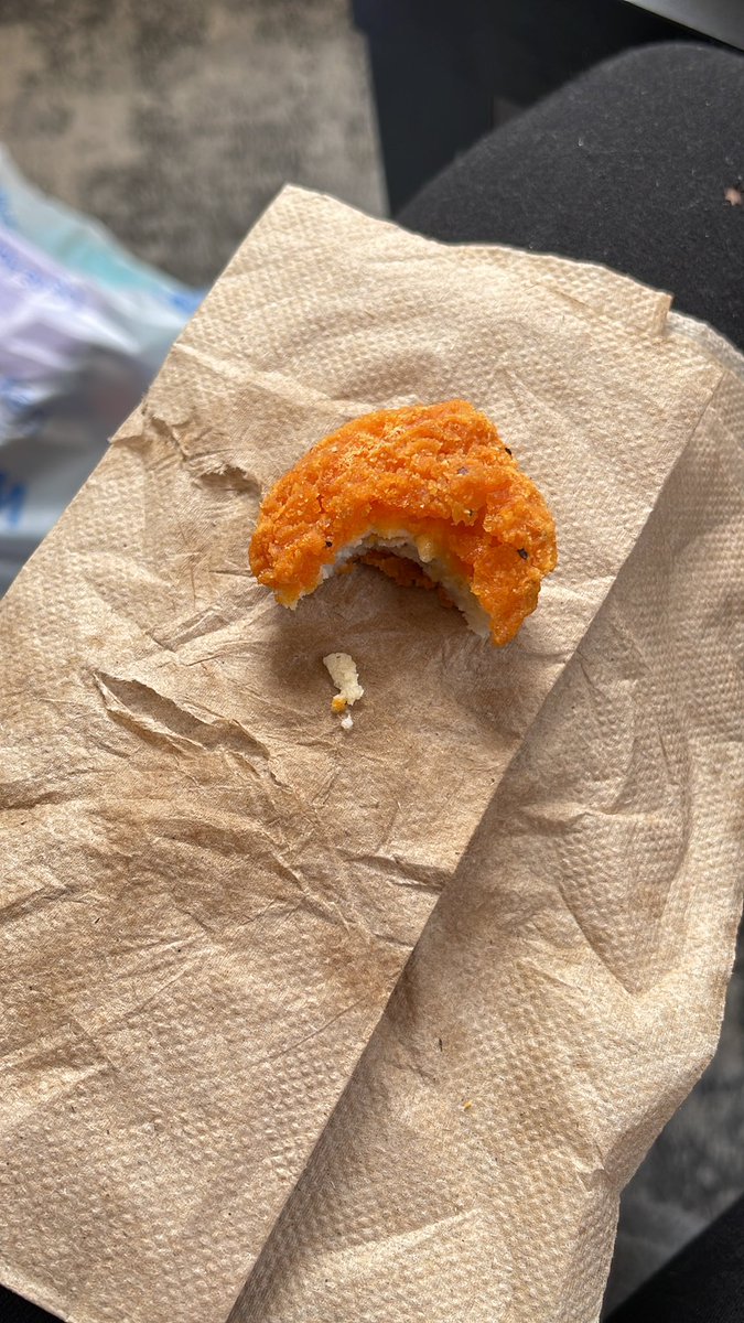 NicoleGuarinoo's tweet photo. Hey @Wendys - why are there bones in my nuggets? https://t.co/Me4trPWEfF