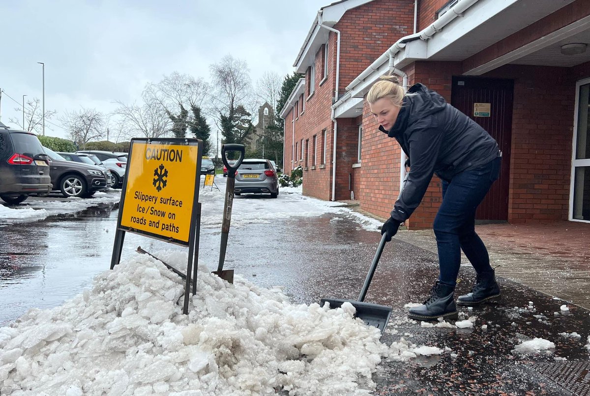 southantrimsf's tweet photo. @sinnfeinireland delivering in Crumlin and Glenavy!
@annemarielogue and @Garymc1967
out on the ground acting on concerns raised by local residents. #makingadifference #deliveringrealchange
https://t.co/KZ1lqTPzcX
https://t.co/Dhqbr2Su2h https://t.co/Kf4btTu6Nt