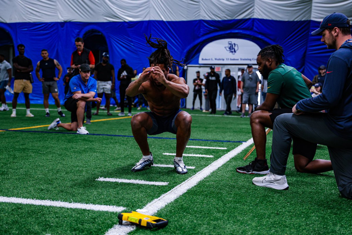 RiceFootball's tweet photo. Rising to the Occasion 📍

@Zekeyyyyyy 

#ProDay | #GoOwls👐 x #RFND https://t.co/EysREvupu5