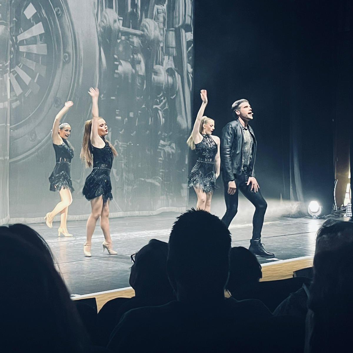 carl_lindquist's tweet image. Here comes the diesel train… 🚂🦾

#andrewlloydwebbergala #musicaltheatre #pumpingiron #starlightexpress