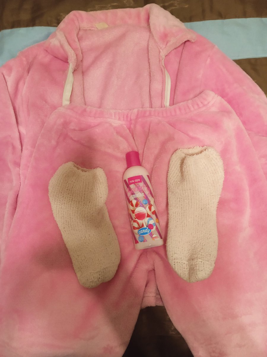 Блэт, кто ещё может быть по настроению то каким-то вампиром, то раз и вся в розовом, маленькая и пушистая такая 
Я не понимаю себя