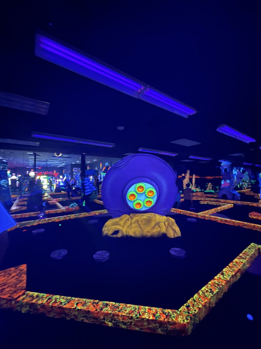 krissacrumbles's tweet photo. This mini golf course was amazing! Had such a great dayte โบ๏ธ ๐#monsterminigolf https://t.co/bELK6GxSdb
