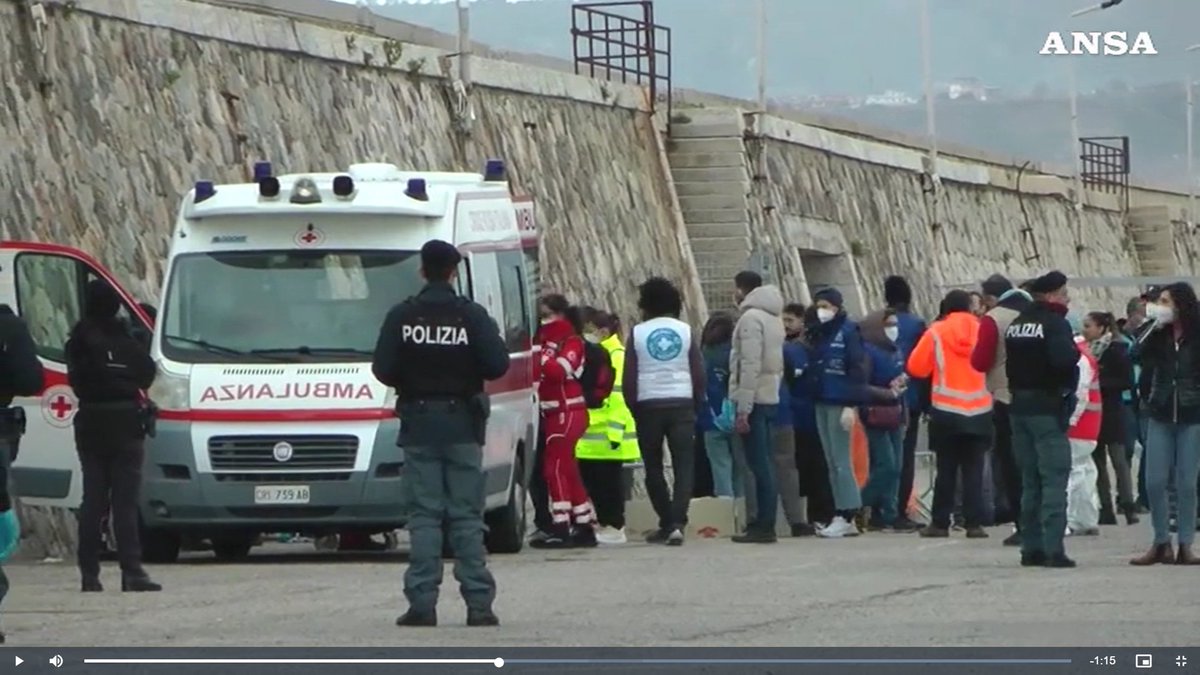 scandura's tweet photo. 🔴 584 Naufraghi salvati dalla Guardia Costiera
Inizialmente diretta nell'isola come nave di trasferimento per alleggerire l'hotspot
🚢#CP941 #Diciotti⚓️🇮🇹 è stata dirottata ieri a sud di #Lampedusa per diversi eventi SAR:
i Naufraghi sono sbarcati oggi a #ReggioCalabria.
RR https://t.co/oXjKMPr9mt