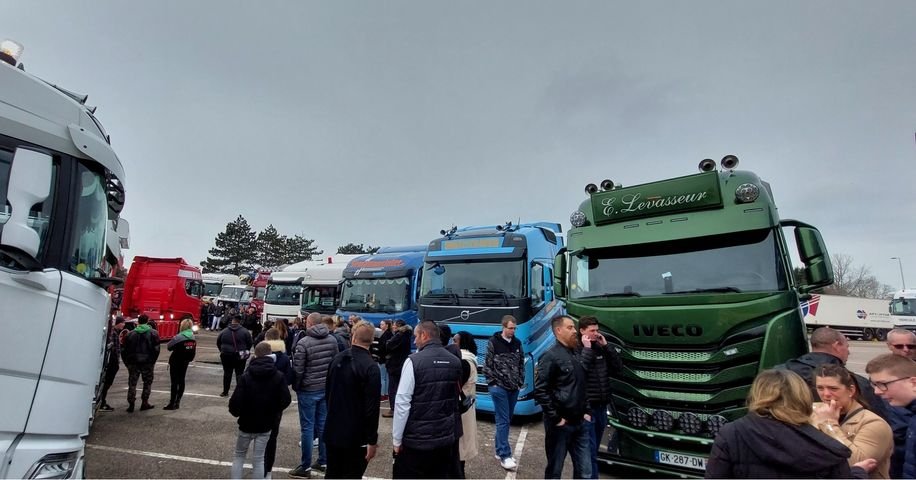 R0bertAndrew's tweet photo. Portes Ouvertes 2023, avec la présence des routiers et quelques uns des plus beaux camions de la région...La suite...
#lycéelavoisier #acnormandie #normandie #régionnormandie #bacproctrm @pierreleloup @legrain @transportsdova @levasseur @transportsmondon @stmichard @whelltainer https://t.co/6I8JAMZynj